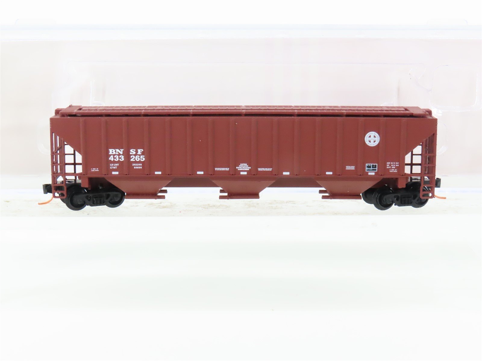 N Scale Red Caboose RM-25404-8 BNSF Railway 3-Bay Covered Hopper #433265