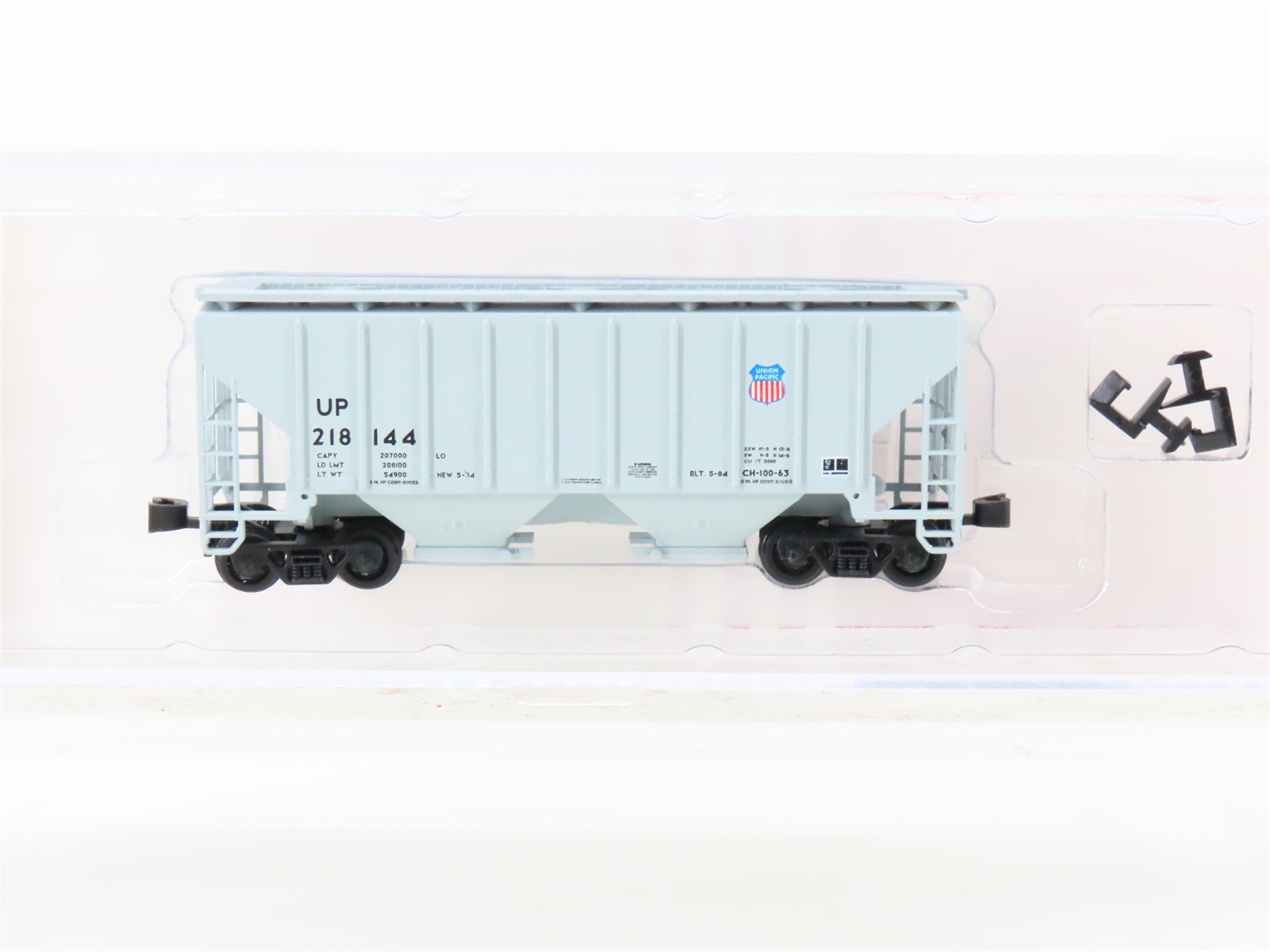 N Scale Red Caboose RN-15002-11 UP Union Pacific 2-Bay Covered Hopper #218144