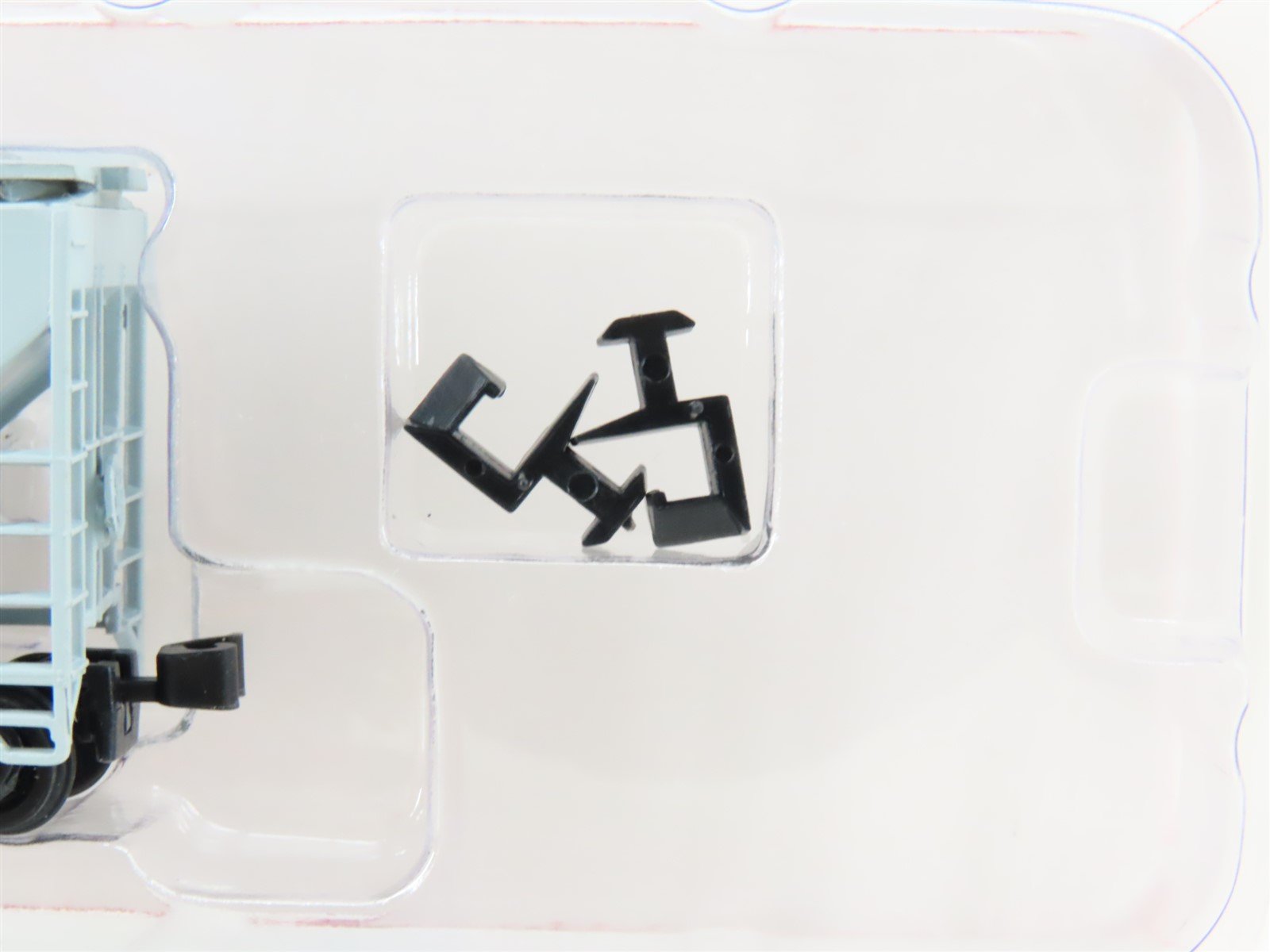 N Scale Red Caboose RN-15002-11 UP Union Pacific 2-Bay Covered Hopper #218144