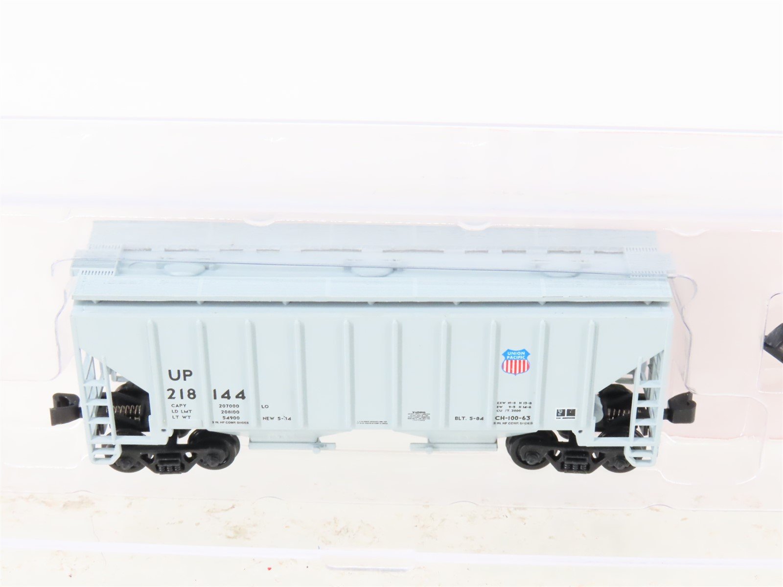 N Scale Red Caboose RN-15002-11 UP Union Pacific 2-Bay Covered Hopper #218144