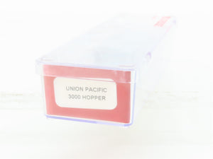 N Scale Red Caboose RN-15002-11 UP Union Pacific 2-Bay Covered Hopper #218144