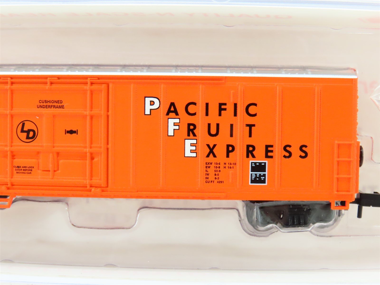 N Roundhouse 84218 UPFE Pacific Fruit Express 57' Mechanical Reefer #460289