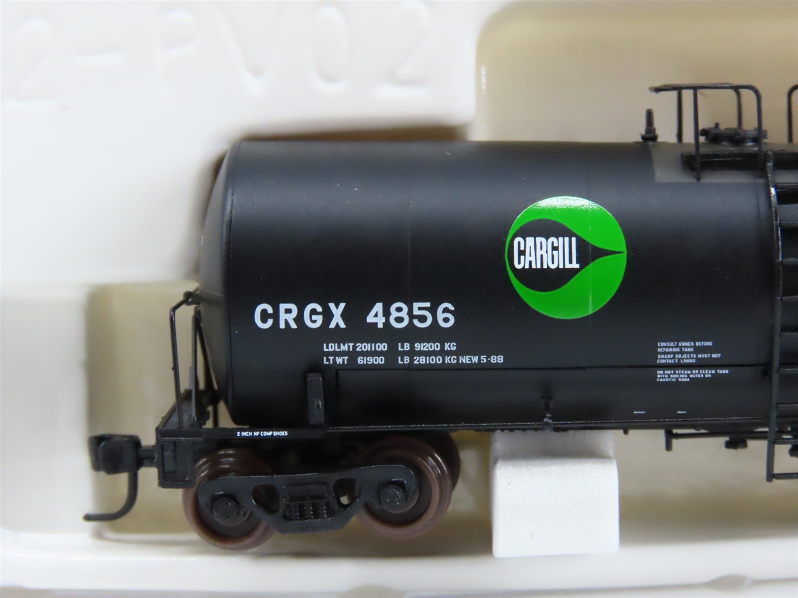 N Scale Atlas 40222 CRGX Cargill (w/ Solid Marks) 17,600 Gallon Tank Car #4856