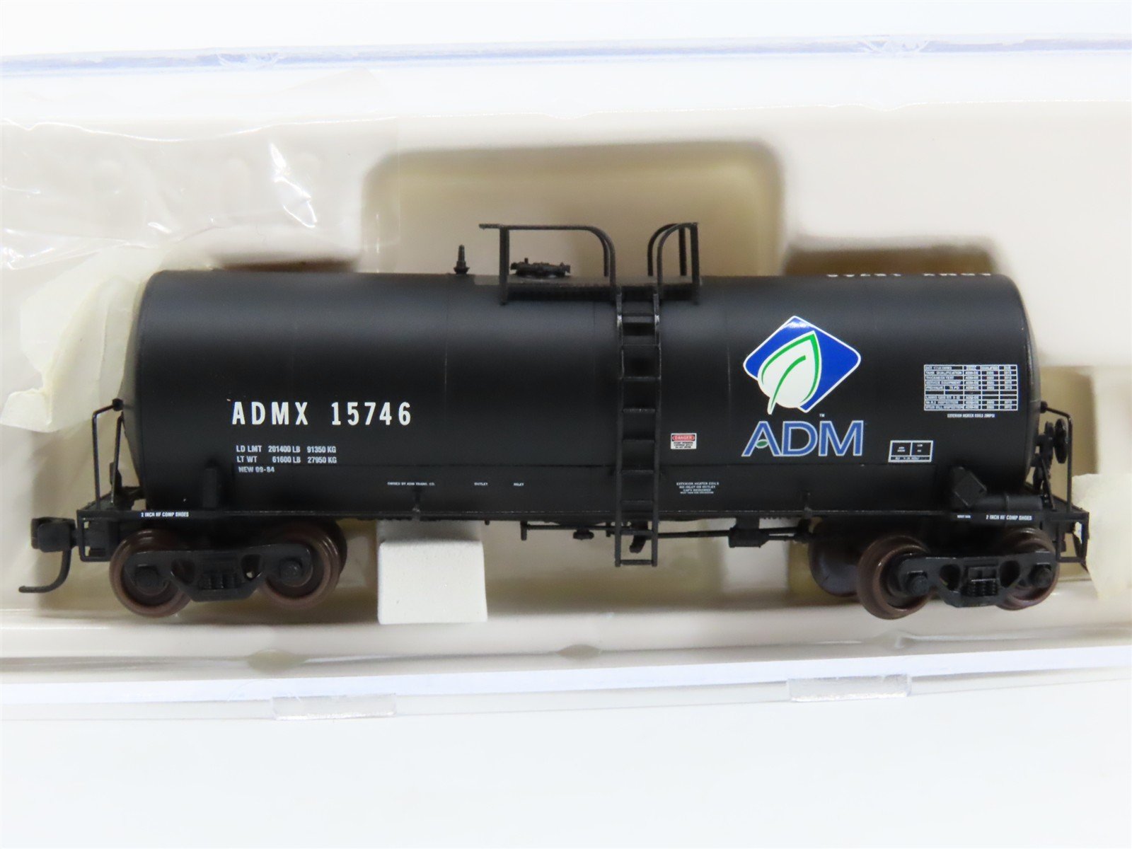 N Scale Atlas 40211 ADMX ADM (w/ Leaf Logo) 17,600 Gallon Tank Car #15746