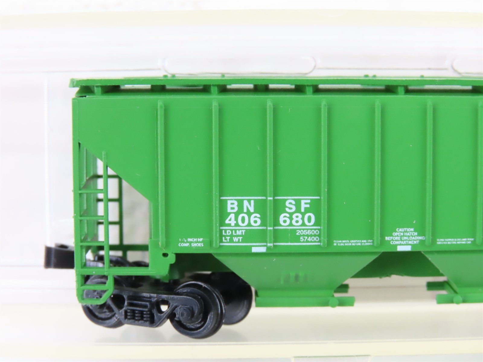 N Scale Red Caboose RN-15014-9 BNSF Railway 2-Bay Covered Hopper #406680