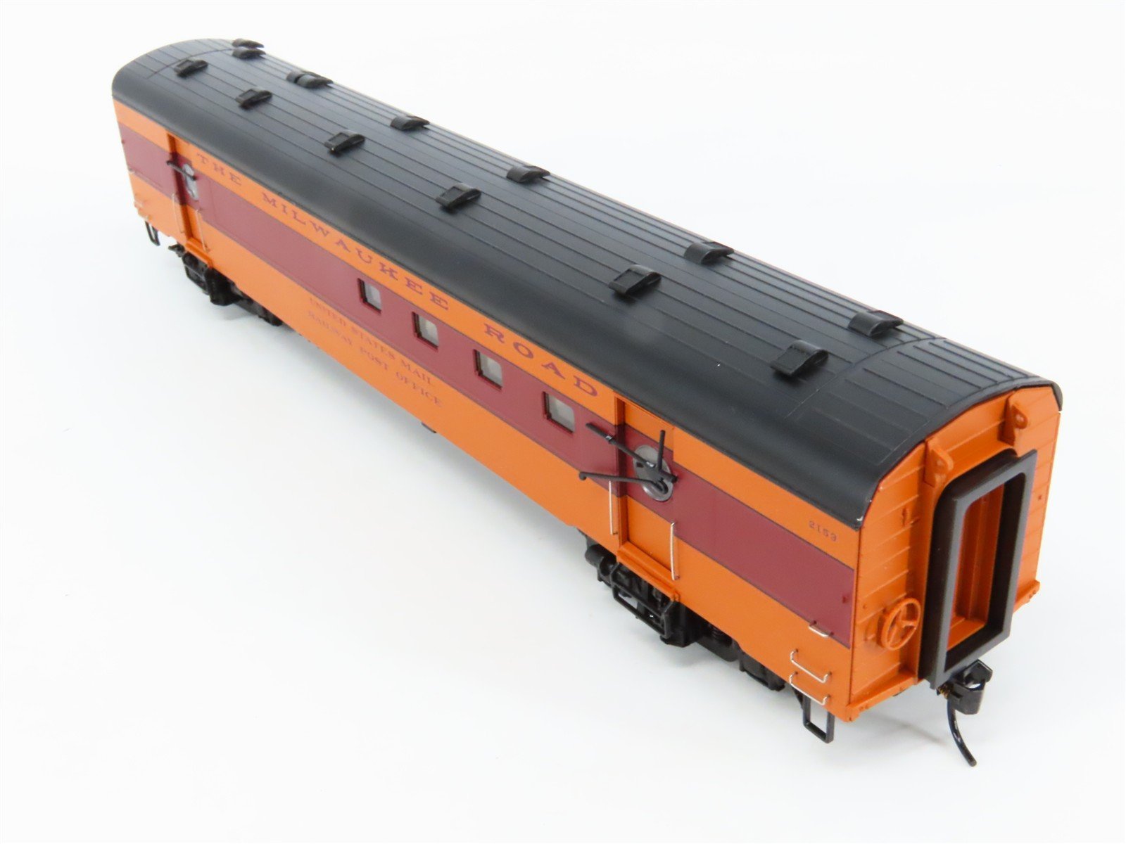 HO Scale Walthers 932-9201 MILW 1955 Twin Cities Hiawatha RPO Passenger #2153