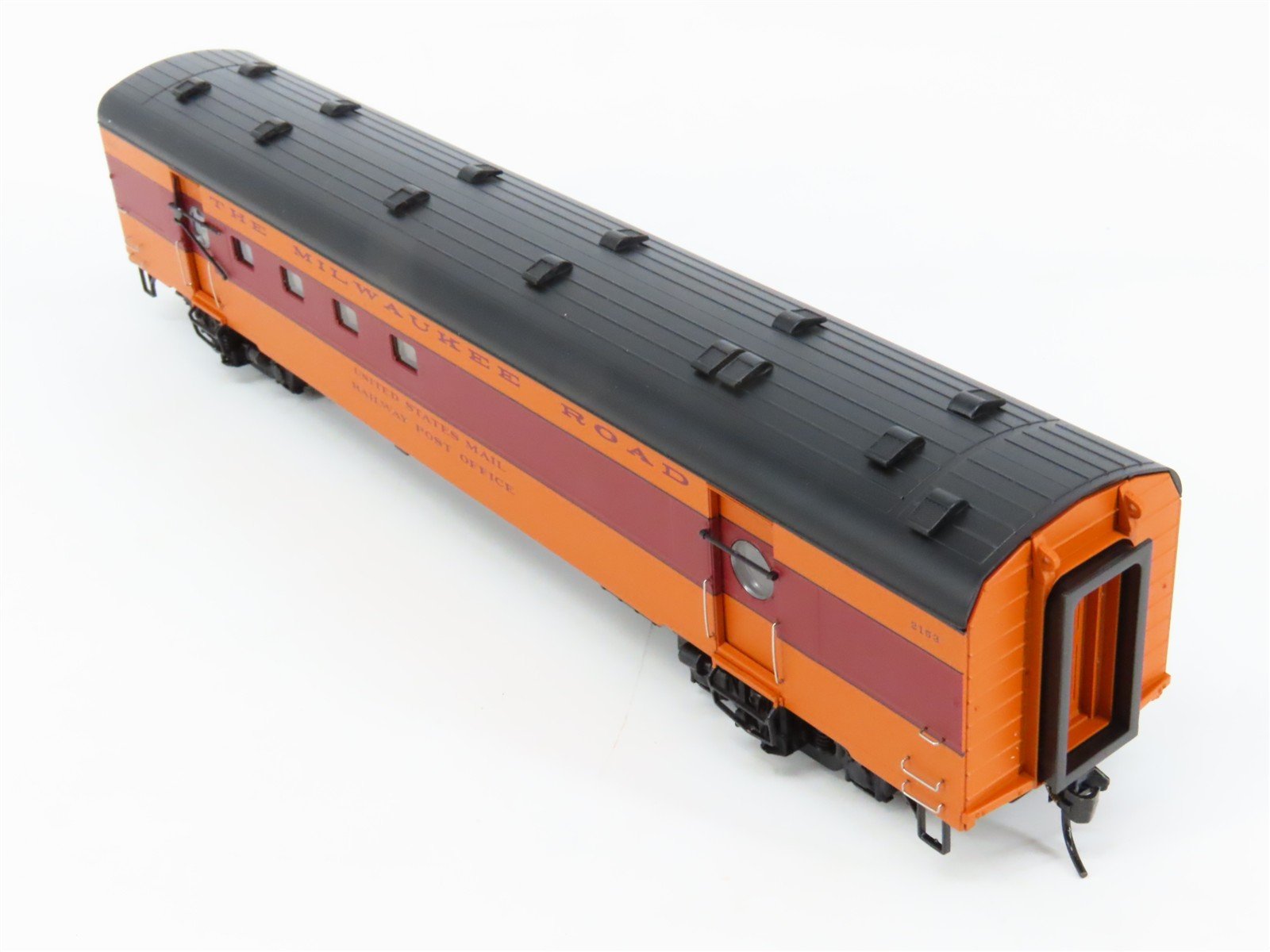 HO Scale Walthers 932-9201 MILW 1955 Twin Cities Hiawatha RPO Passenger #2153