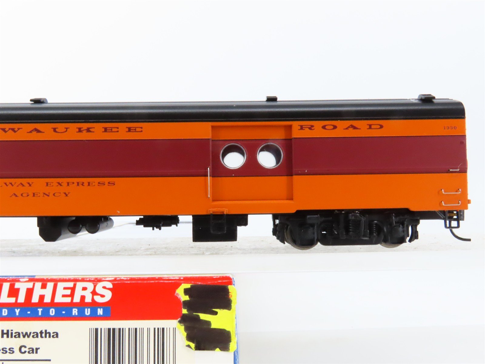 HO Walthers 932-9209 MILW Twin Cities Hiawatha Express Baggage Passenger #1330