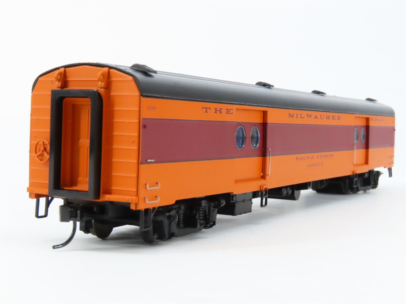 HO Walthers 932-9209 MILW Twin Cities Hiawatha Express Baggage Passenger #1330