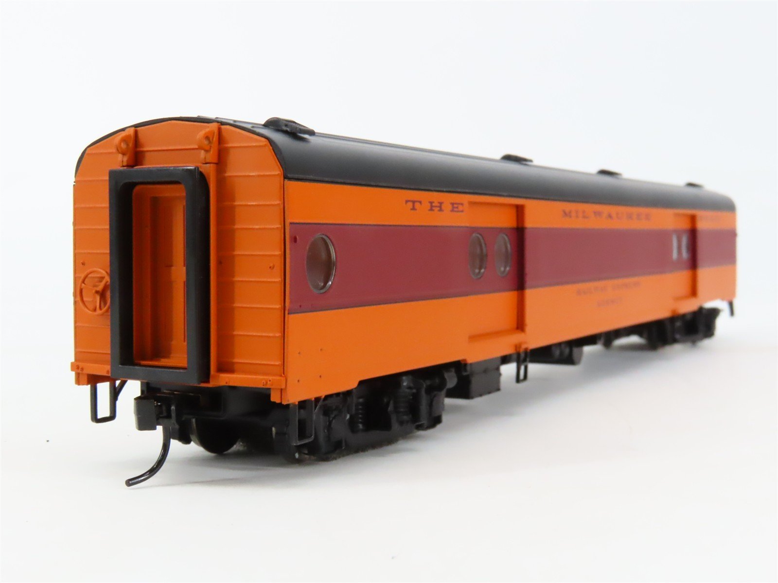 HO Walthers 932-9202 MILW 1955 Twin Cities Hiawatha Baggage Express Passenger