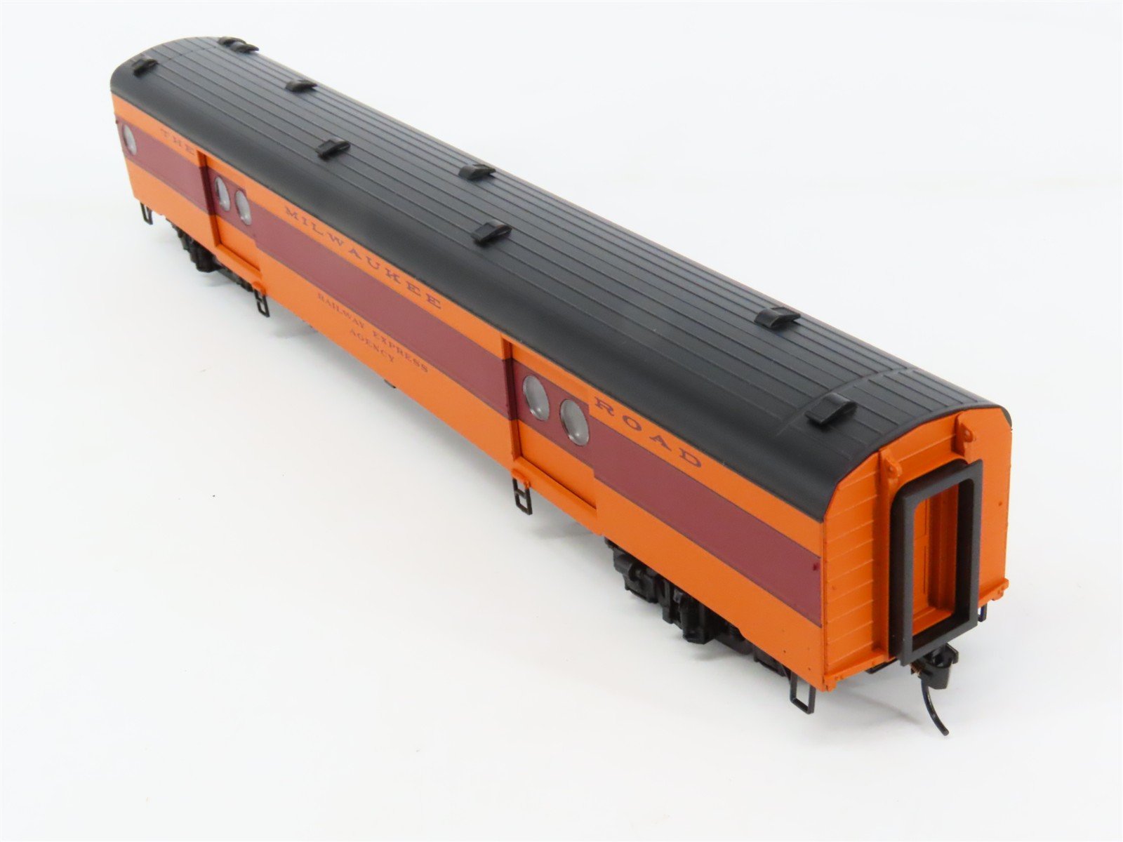 HO Walthers 932-9202 MILW 1955 Twin Cities Hiawatha Baggage Express Passenger