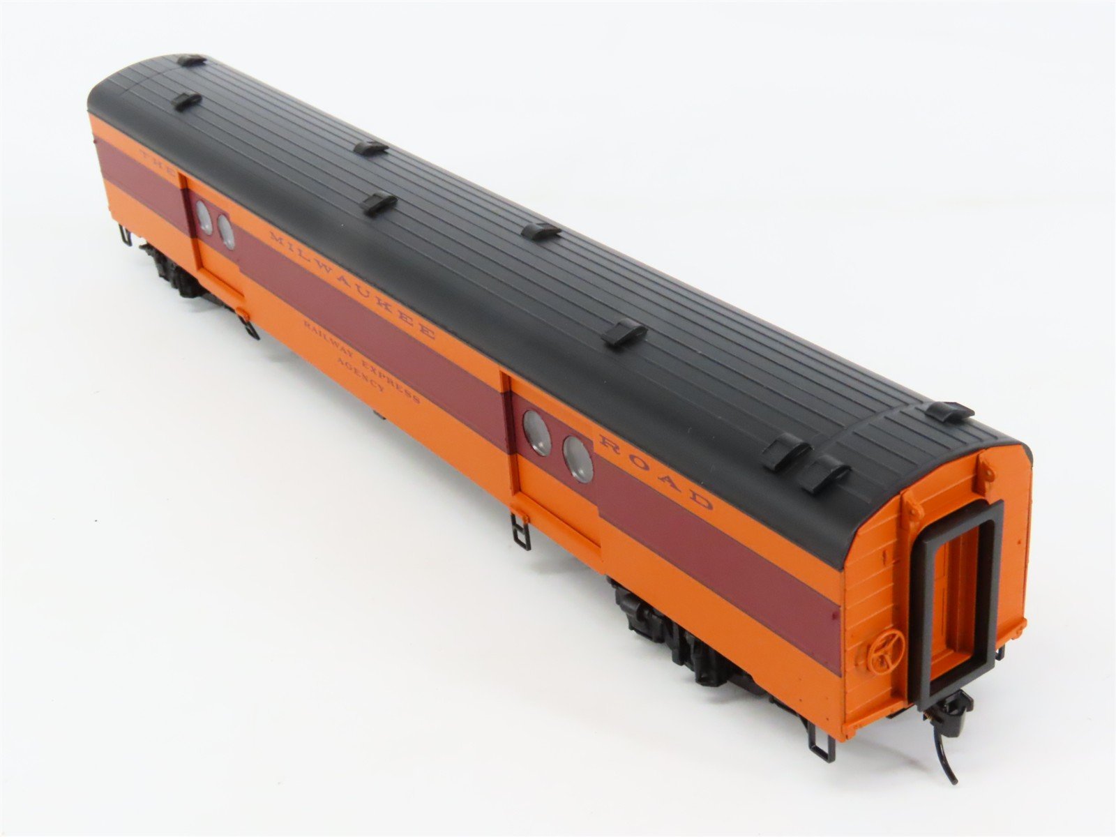 HO Walthers 932-9202 MILW 1955 Twin Cities Hiawatha Baggage Express Passenger