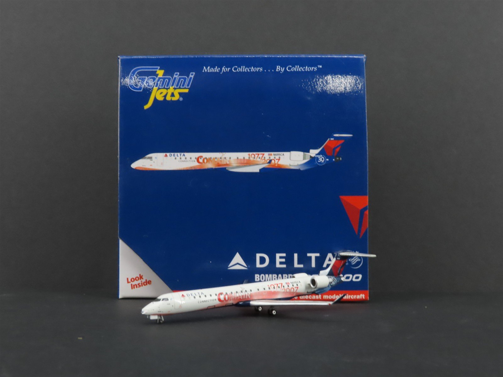 1:400 Scale GeminiJets GJDAL910 Die-Cast Delta Bombardier CRJ900 Aircraft N695CA