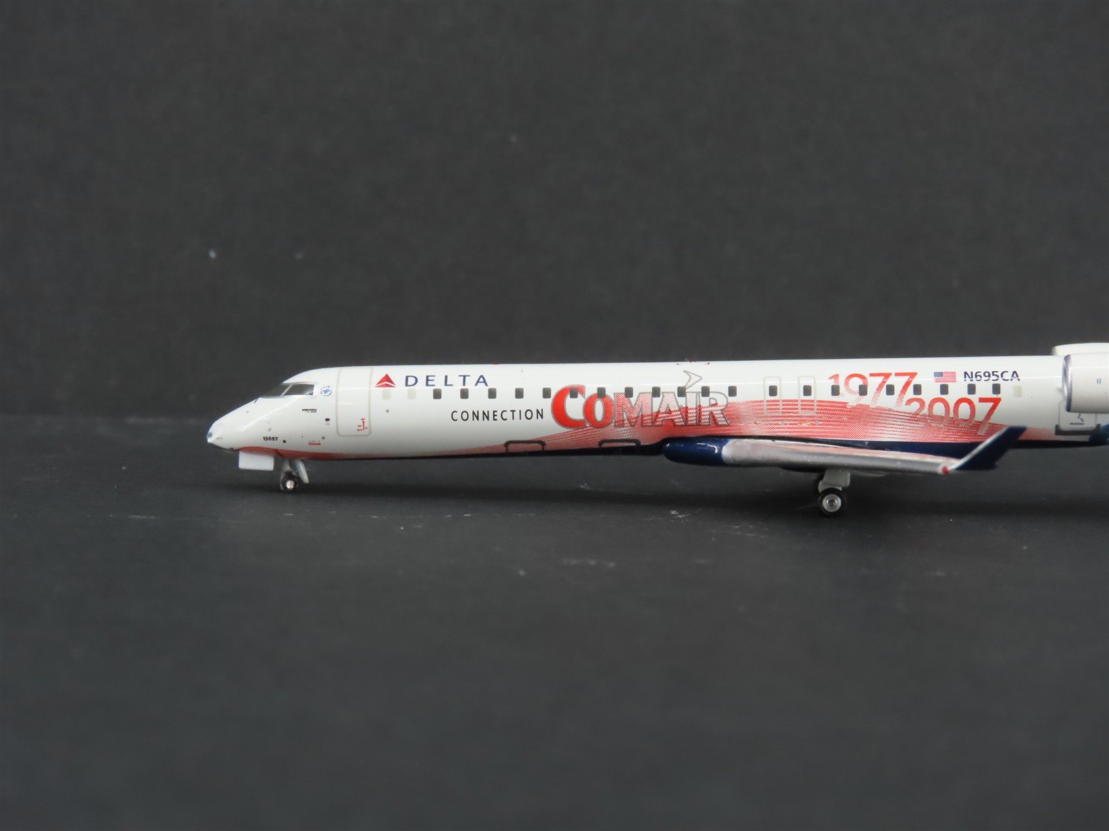 1:400 Scale GeminiJets GJDAL910 Die-Cast Delta Bombardier CRJ900 Aircraft N695CA