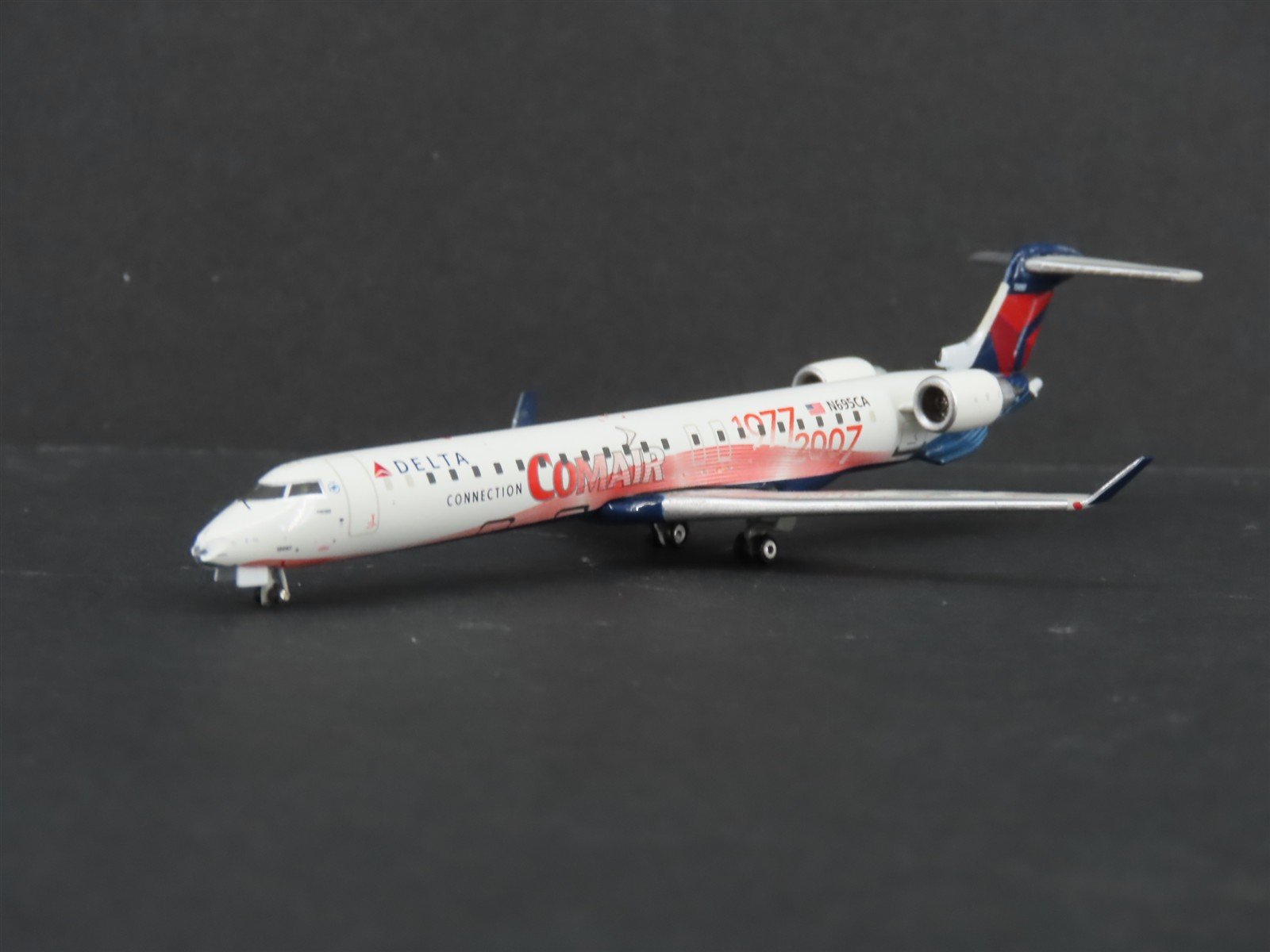 1:400 Scale GeminiJets GJDAL910 Die-Cast Delta Bombardier CRJ900 Aircraft N695CA