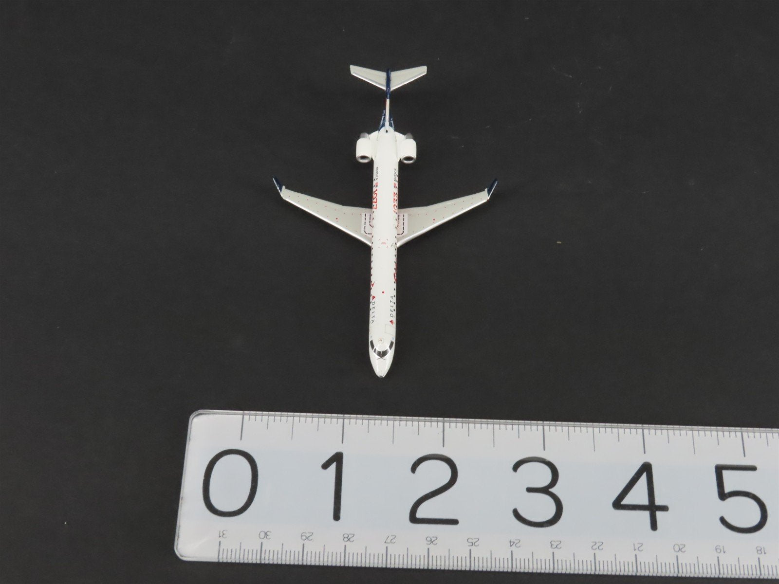 1:400 Scale GeminiJets GJDAL910 Die-Cast Delta Bombardier CRJ900 Aircraft N695CA