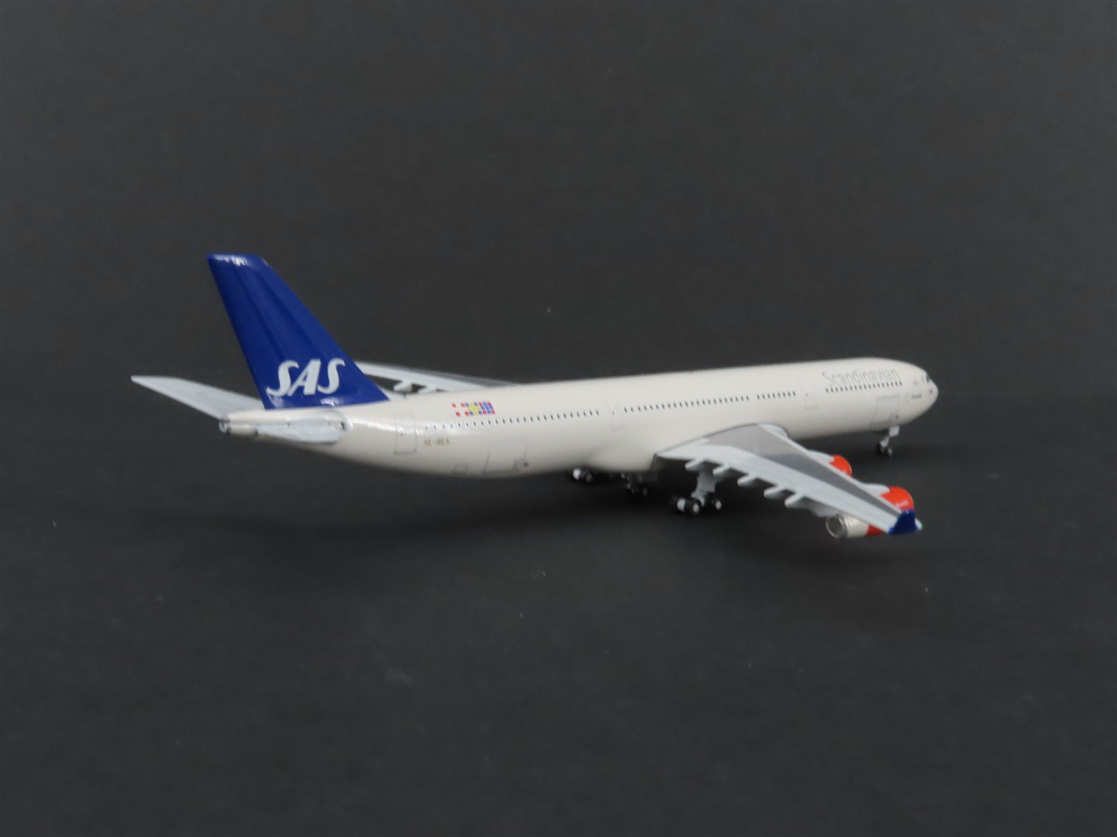 1:500 StarJets SJAS132 Die-Cast SAS Airbus A340-300 Aircraft SE-REA w/ Stand