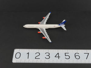1:500 StarJets SJAS132 Die-Cast SAS Airbus A340-300 Aircraft SE-REA w/ Stand
