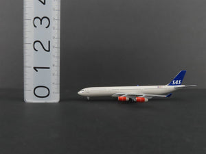 1:500 StarJets SJAS132 Die-Cast SAS Airbus A340-300 Aircraft SE-REA w/ Stand