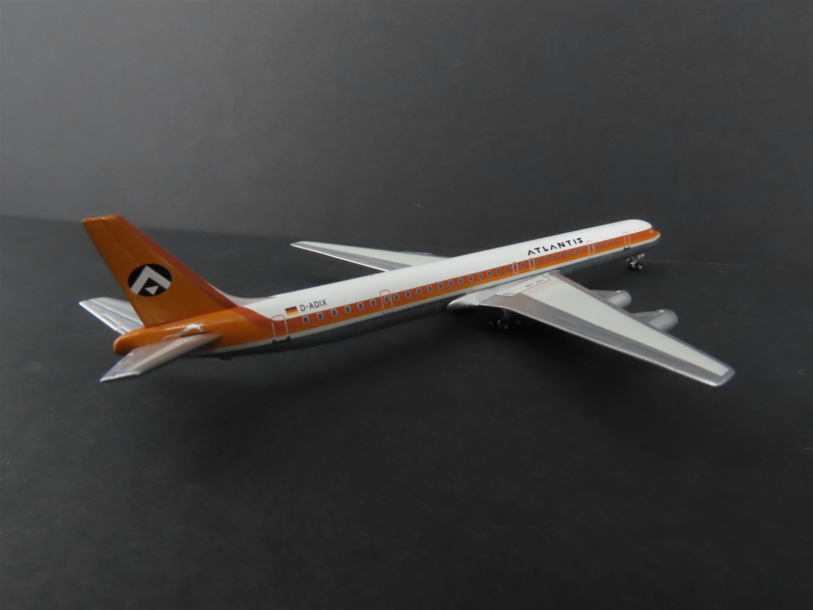 1:400 AeroClassics Die-Cast Atlantis McDonnell Douglas DC8-61 Aircraft D-ADIX