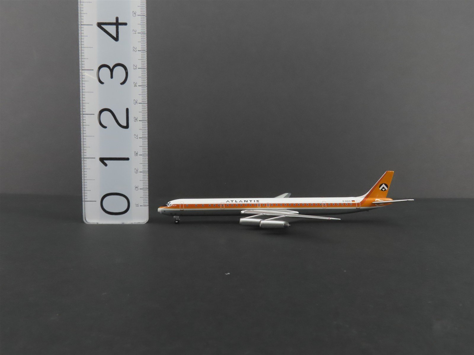 1:400 AeroClassics Die-Cast Atlantis McDonnell Douglas DC8-61 Aircraft D-ADIX