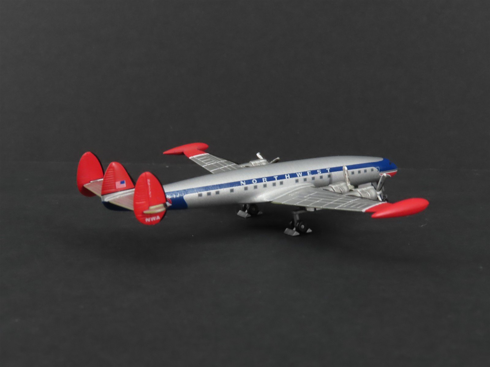 1:400 Dragon Wings 55566 Die-Cast Northwest Lockheed L-1049 Aircraft N5172V
