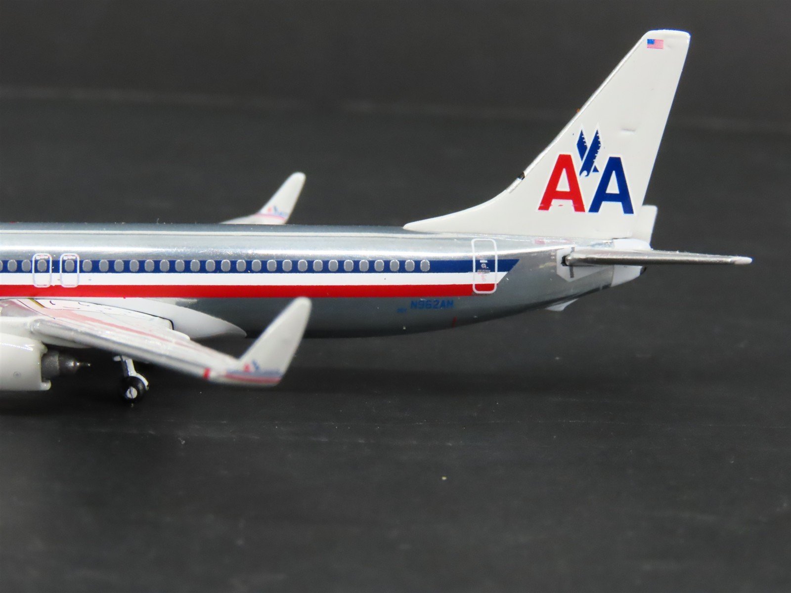 1:400 Gemini Jets GJAAL1140 Die-Cast American Airlines 737-823 Airliner N962AN