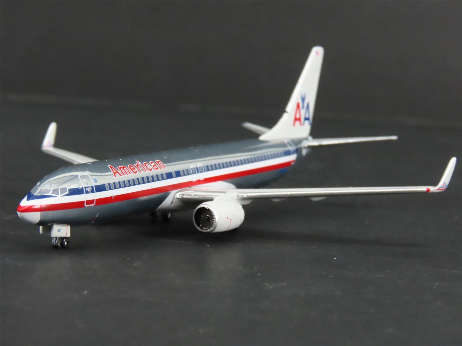 1:400 Gemini Jets GJAAL1140 Die-Cast American Airlines 737-823 Airliner N962AN