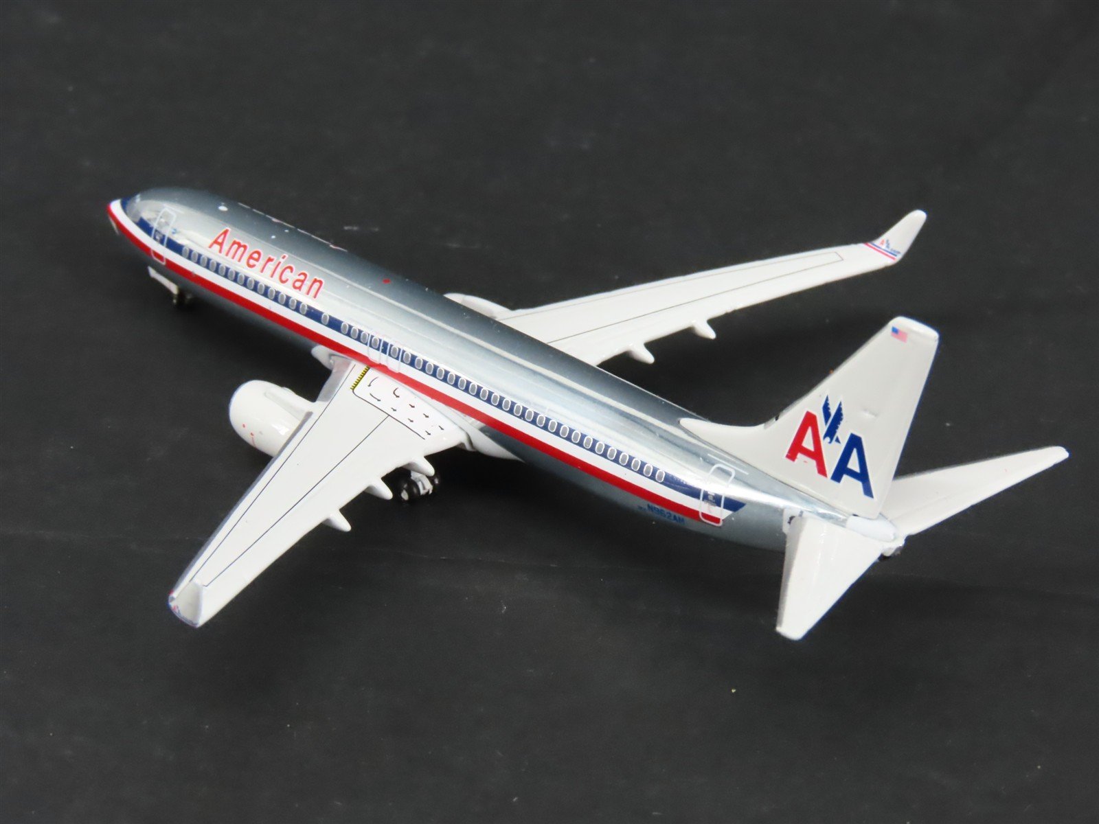1:400 Gemini Jets GJAAL1140 Die-Cast American Airlines 737-823 Airliner N962AN