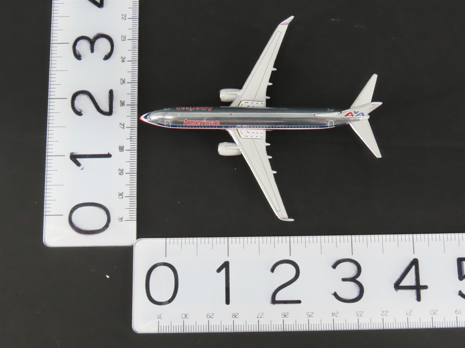 1:400 Gemini Jets GJAAL1140 Die-Cast American Airlines 737-823 Airliner N962AN