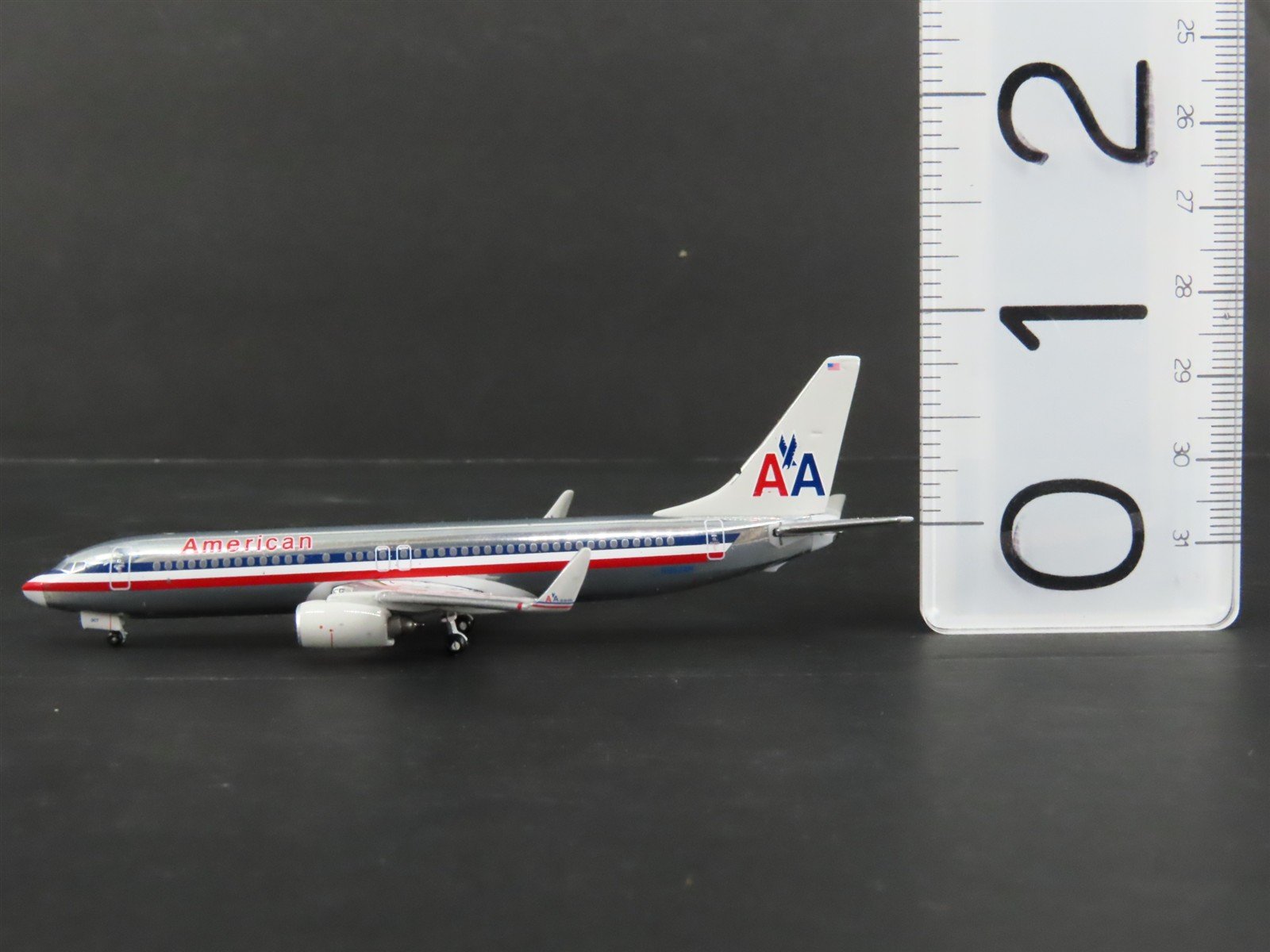 1:400 Gemini Jets GJAAL1140 Die-Cast American Airlines 737-823 Airliner N962AN