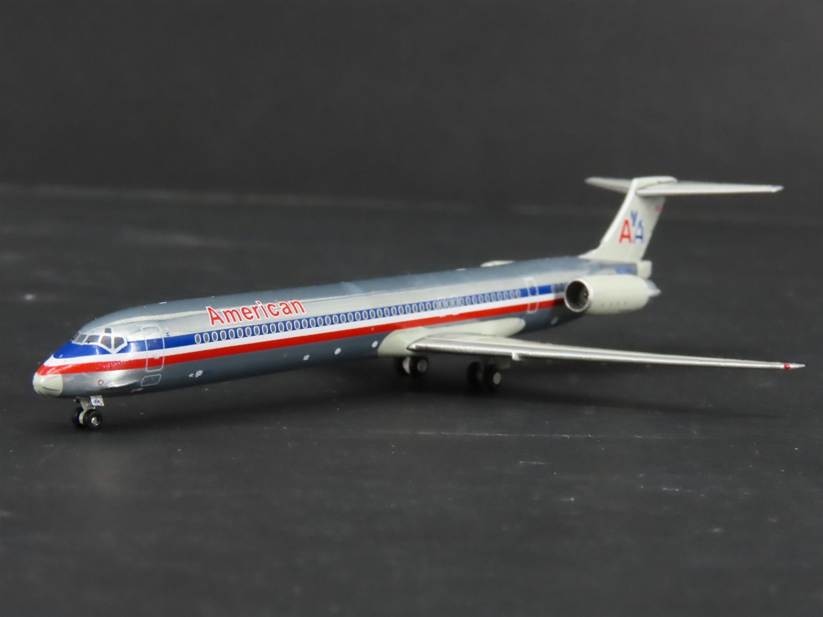 1:400 Gemini Jets GJAAL1113 Die-Cast American Airlines MD-82 Airliner N574AA
