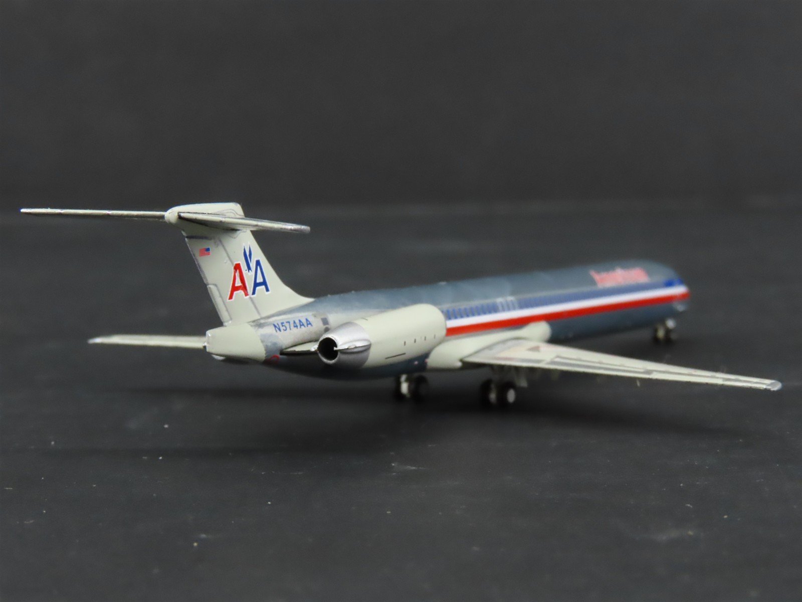 1:400 Gemini Jets GJAAL1113 Die-Cast American Airlines MD-82 Airliner N574AA