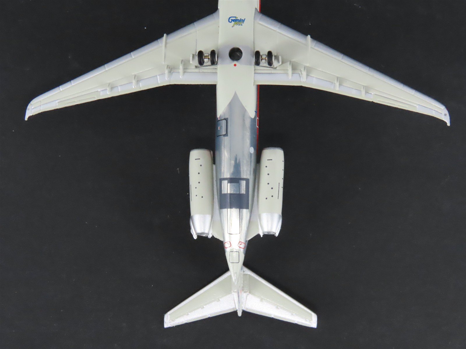 1:400 Gemini Jets GJAAL1113 Die-Cast American Airlines MD-82 Airliner N574AA