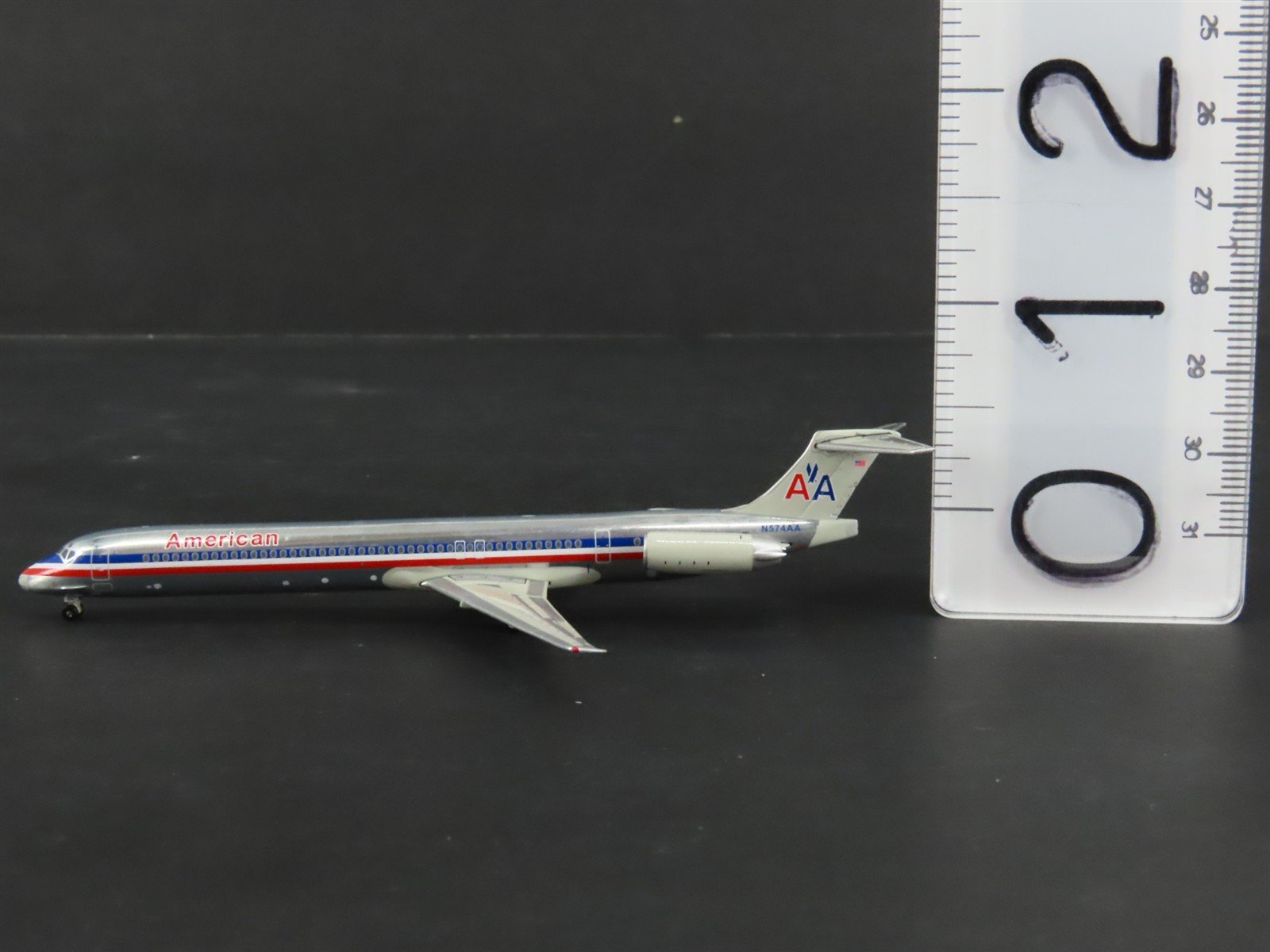 1:400 Gemini Jets GJAAL1113 Die-Cast American Airlines MD-82 Airliner N574AA