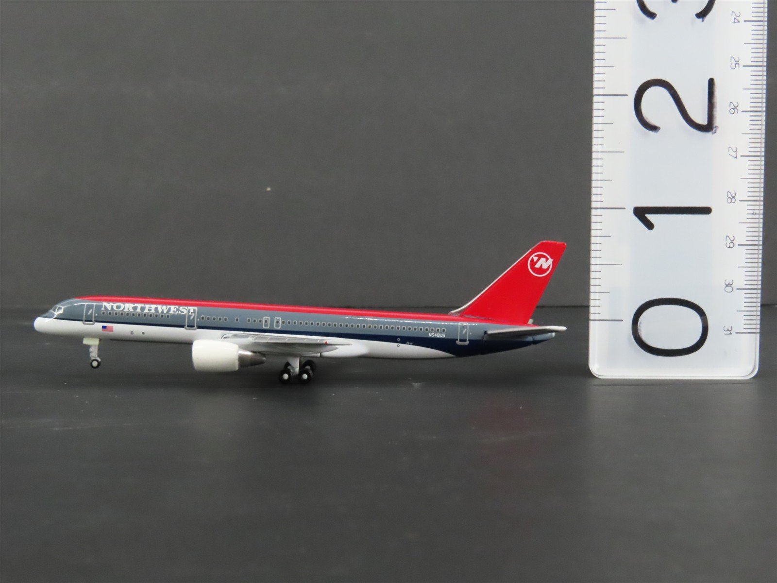 1:400 Gemini Jets GJNWA224 Die-Cast NWA Northwest B757-251 Airliner N548US