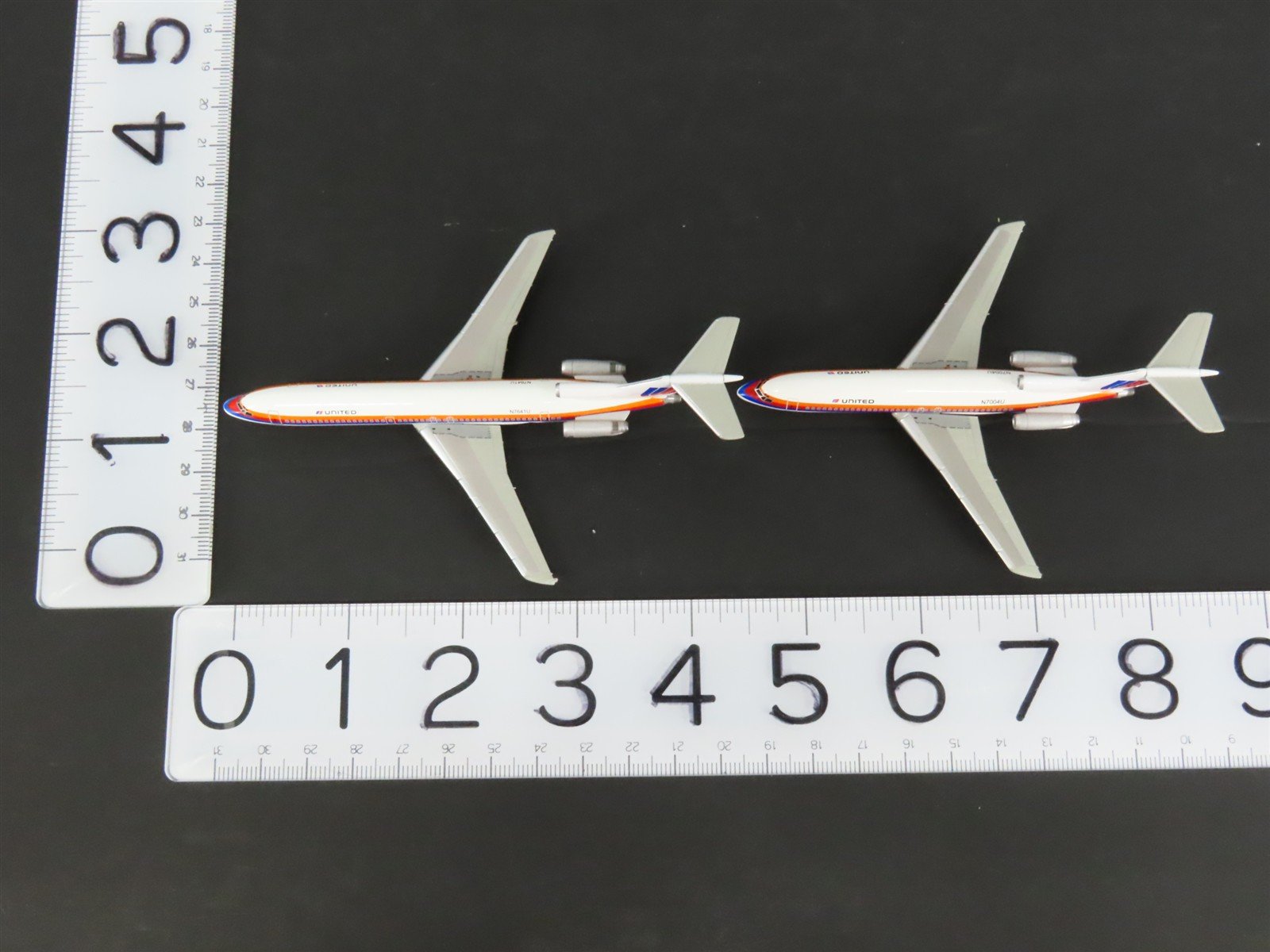 1:400 Dragon Wings Jet-X JX043 Die-Cast United B727-100/200 Airliners 2-Pack
