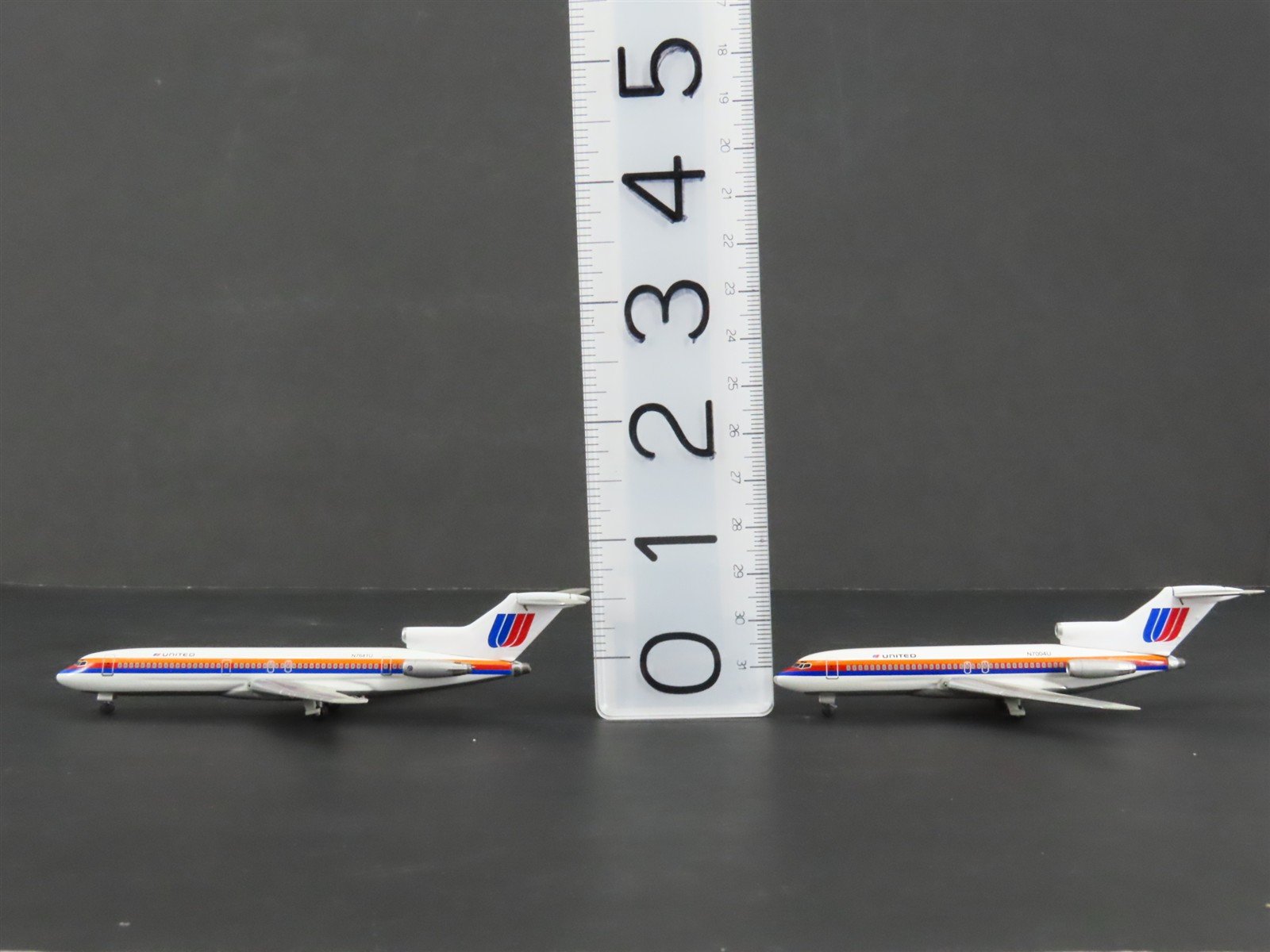 1:400 Dragon Wings Jet-X JX043 Die-Cast United B727-100/200 Airliners 2-Pack