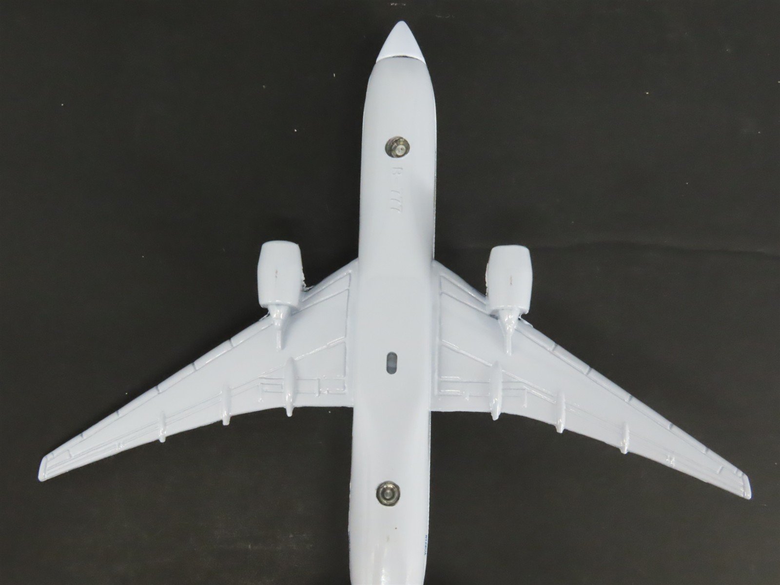 1:400 Scale Die-Cast United Airlines Boeing 777-200 Airliner N128UA