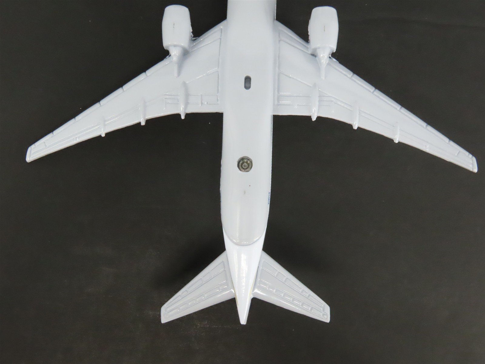 1:400 Scale Die-Cast United Airlines Boeing 777-200 Airliner N128UA