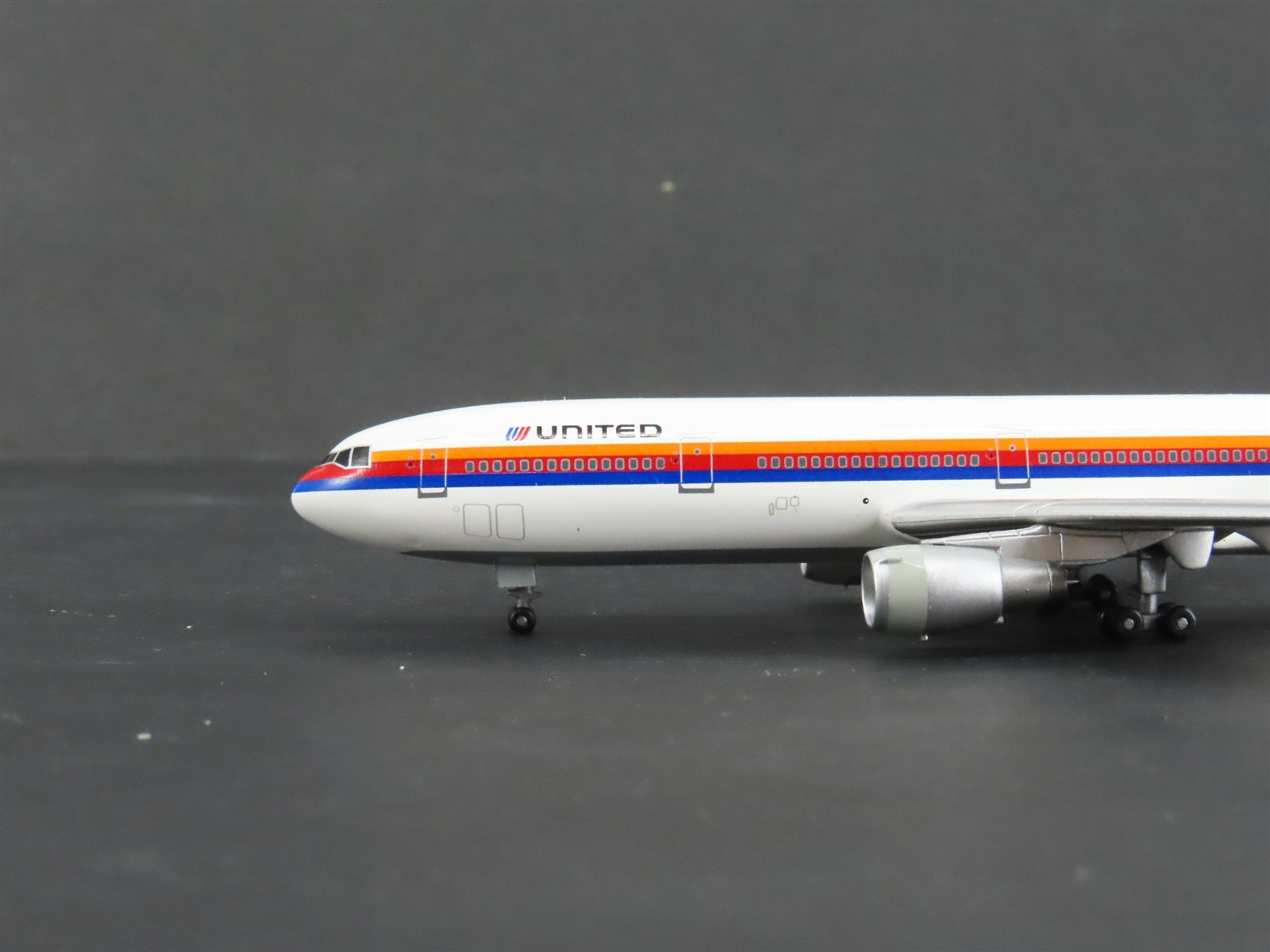 1:400 Scale Dragon Wings Jet-X JX012 Die-Cast United DC-10-10 Airliner N1807U