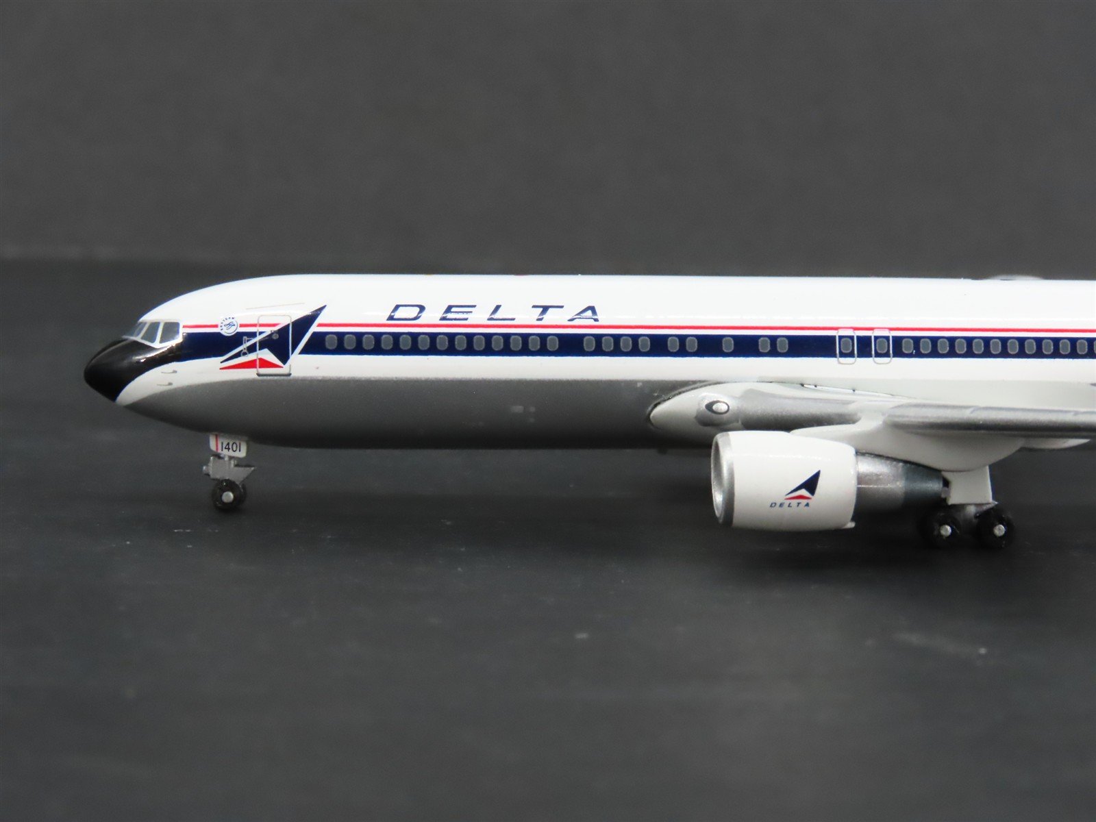 1:400 Gemini Jets II GJDAL454 Die-Cast Delta Boeing B767-332 Airliner N140LL
