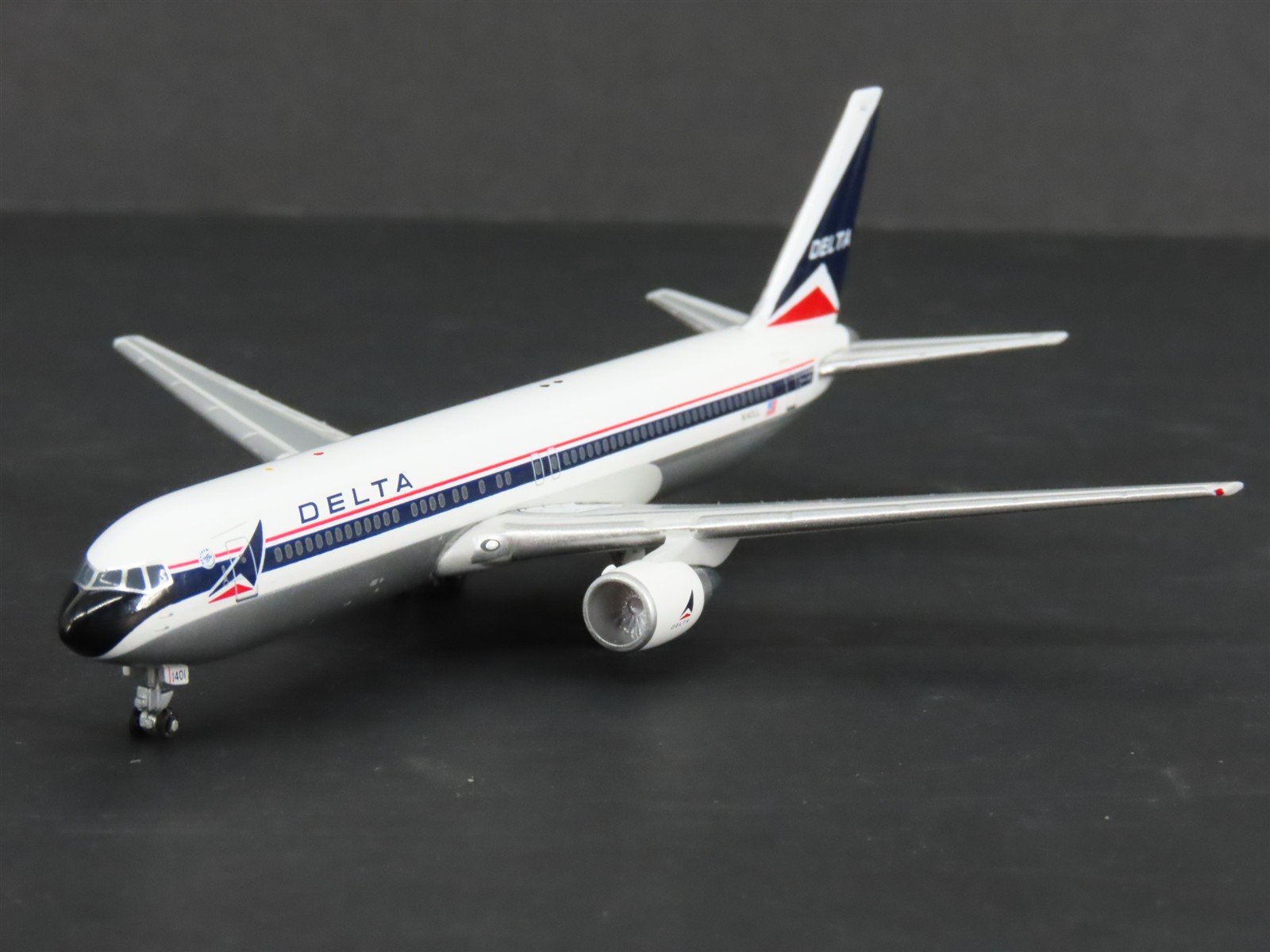 1:400 Gemini Jets II GJDAL454 Die-Cast Delta Boeing B767-332 Airliner N140LL