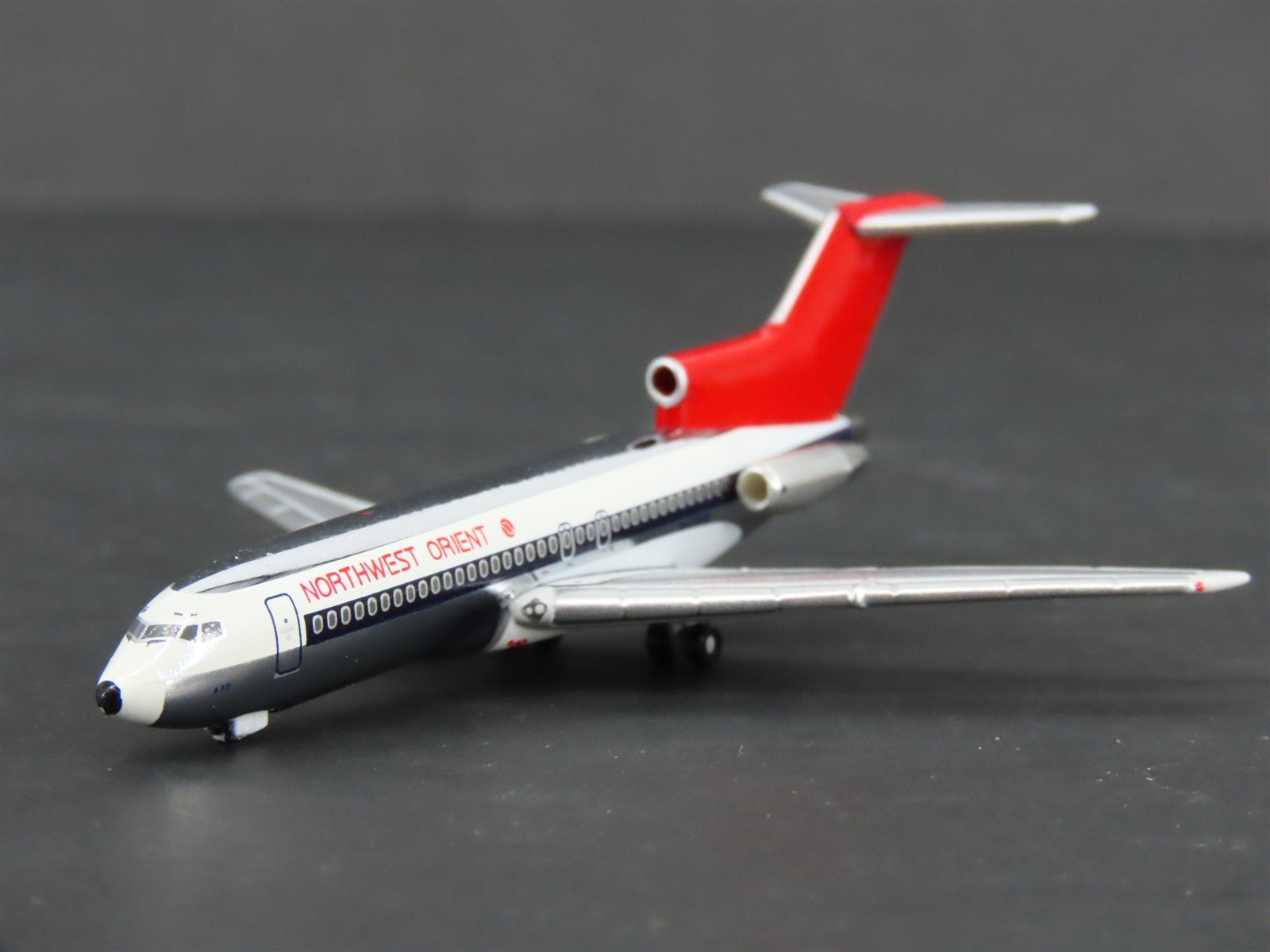 1:500 Schuco StarJets 3557519 Die-Cast NWA Northwest B727-100 Airliner N472US