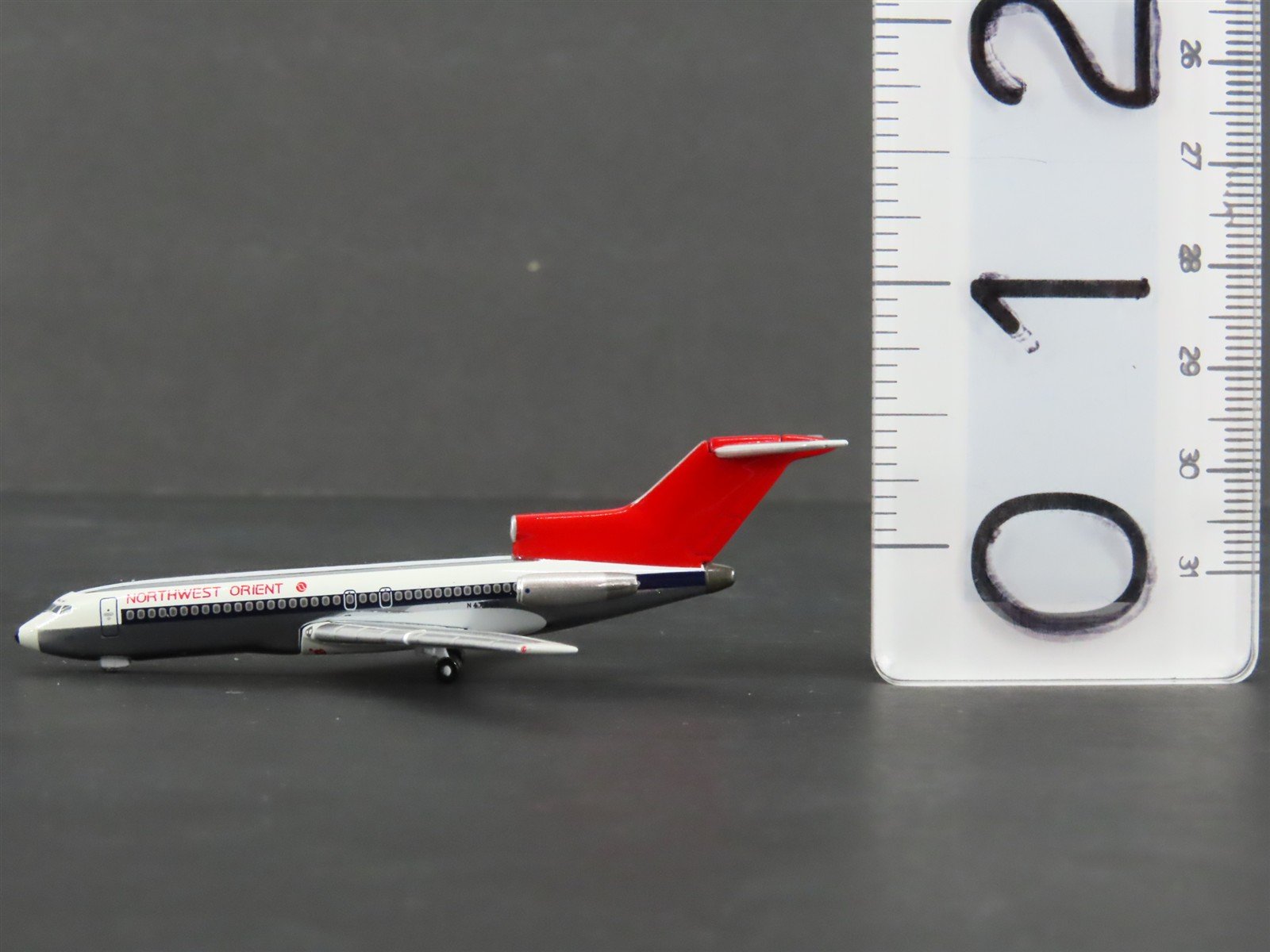 1:500 Schuco StarJets 3557519 Die-Cast NWA Northwest B727-100 Airliner N472US