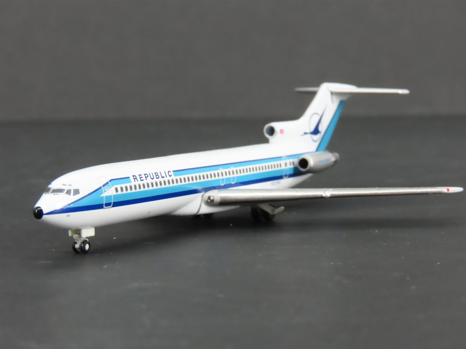 1:400 Scale Gemini Jets GJREP162 Die-Cast Republic B727-257 Airliner N721RC