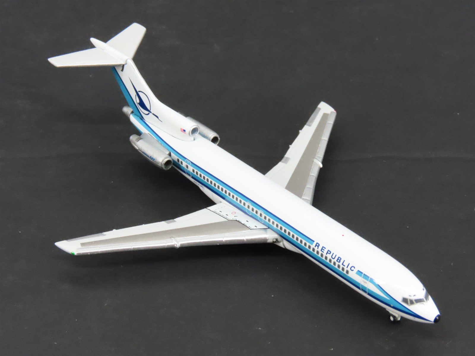 1:400 Scale Gemini Jets GJREP162 Die-Cast Republic B727-257 Airliner N721RC