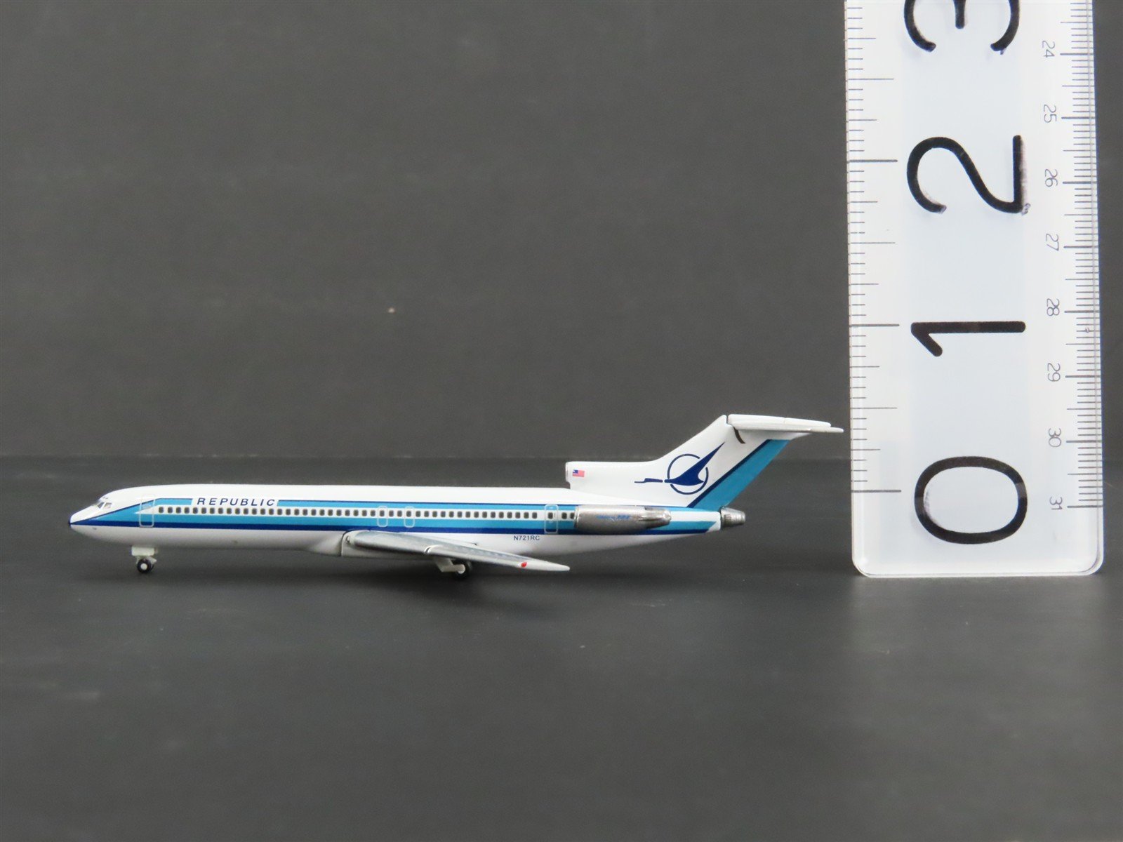 1:400 Scale Gemini Jets GJREP162 Die-Cast Republic B727-257 Airliner N721RC