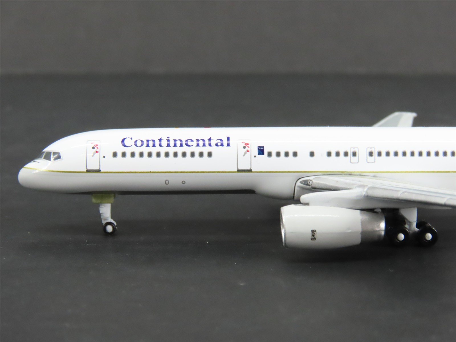 1:400 Scale Gemini Jets GJCOA273 Die-Cast Continental B757-224 Airliner N17128