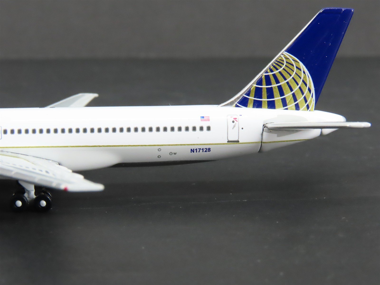 1:400 Scale Gemini Jets GJCOA273 Die-Cast Continental B757-224 Airliner N17128